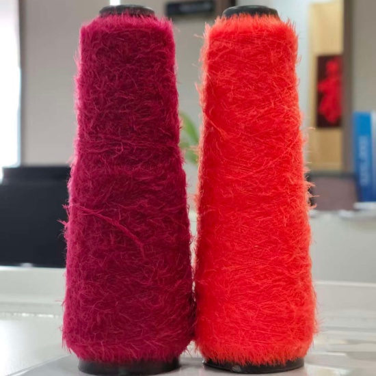 Fil brillant effet plume, fil fantaisie doux